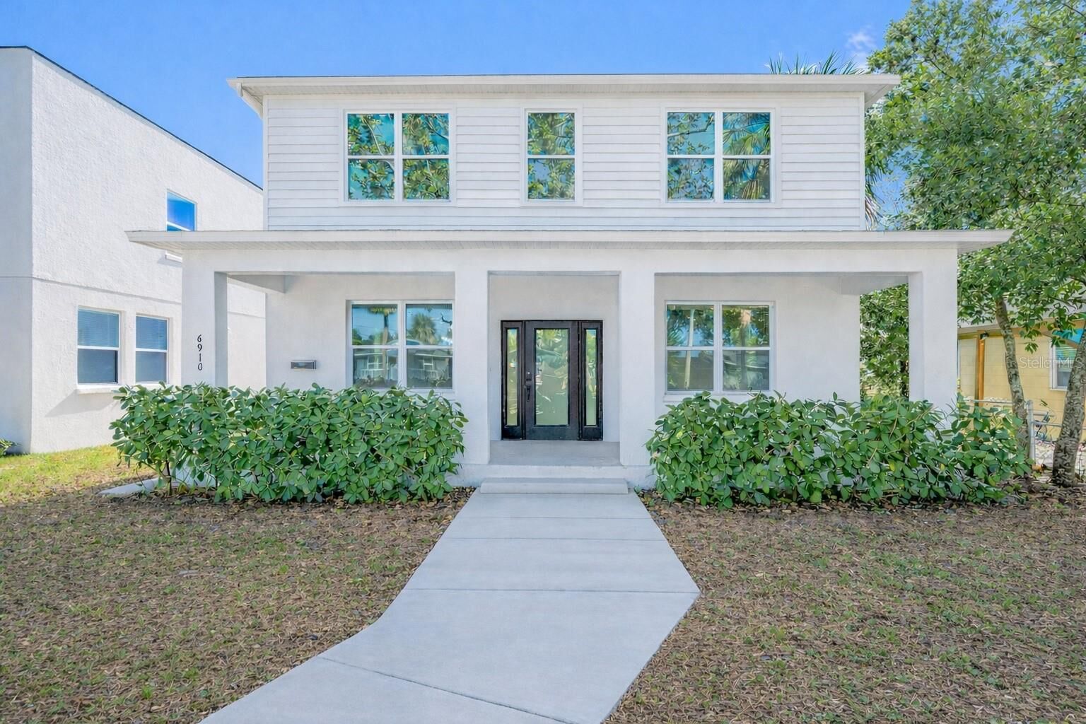 Property Photo: 6910 Dartmouth Avenue N FL 33710