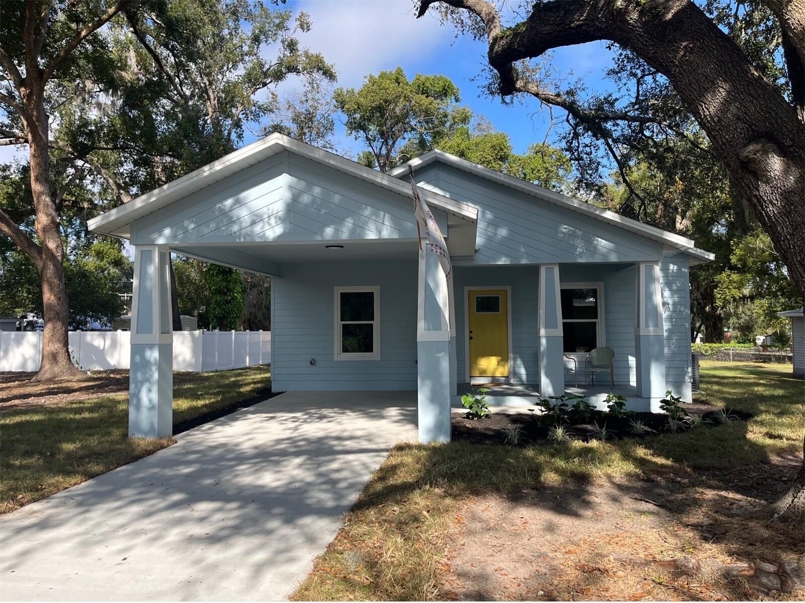 Property Photo:  706 Avenue E  FL 33563 