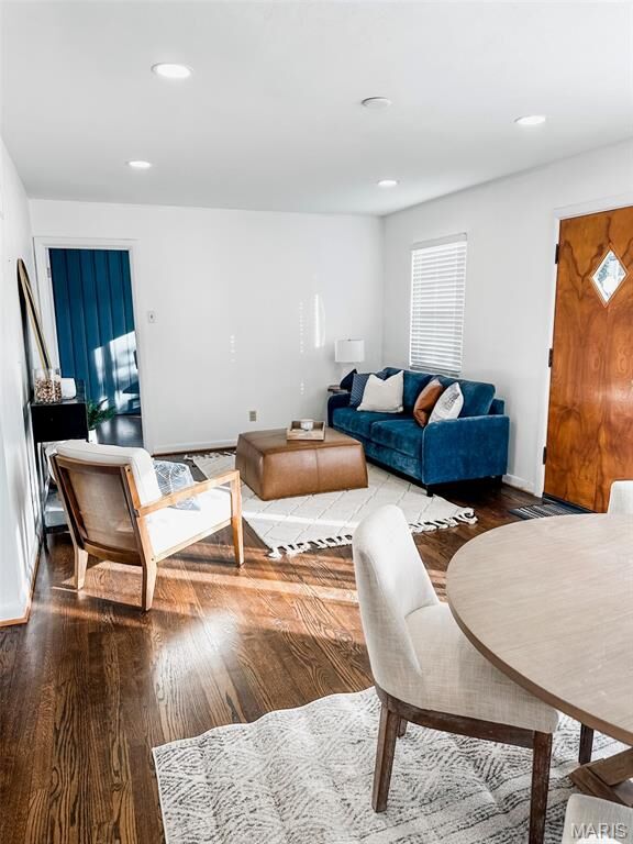 Property Photo:  1 Dickson Court  MO 63122 