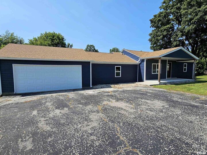 Property Photo:  16530 E Fairfield Road  IL 62864 