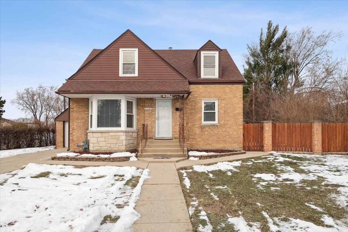 Property Photo: 9520 Britta Avenue IL 60131