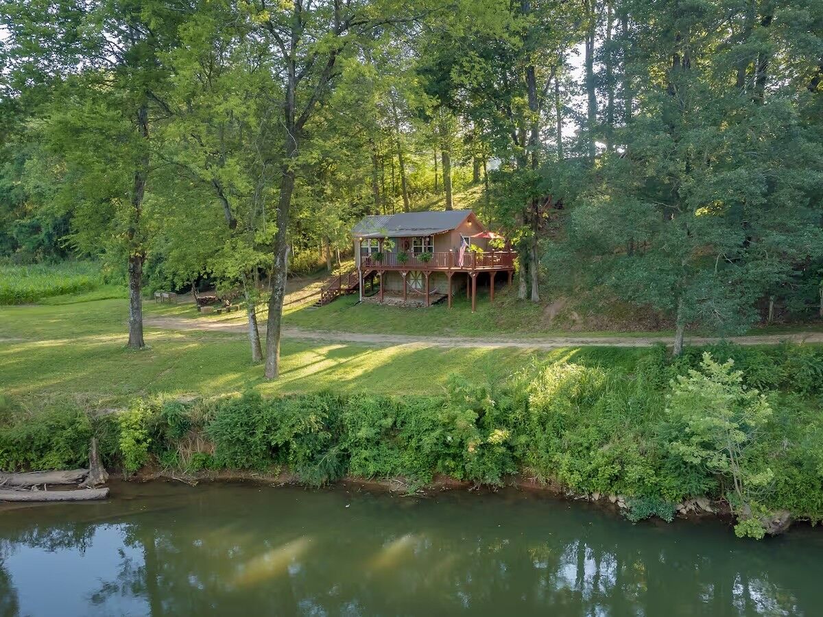 Property Photo:  5725 Wayland Springs Rd  TN 38463 