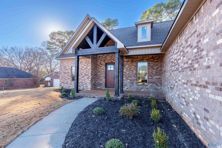 Property Photo:  687 Oakview Circle  AL 35645 