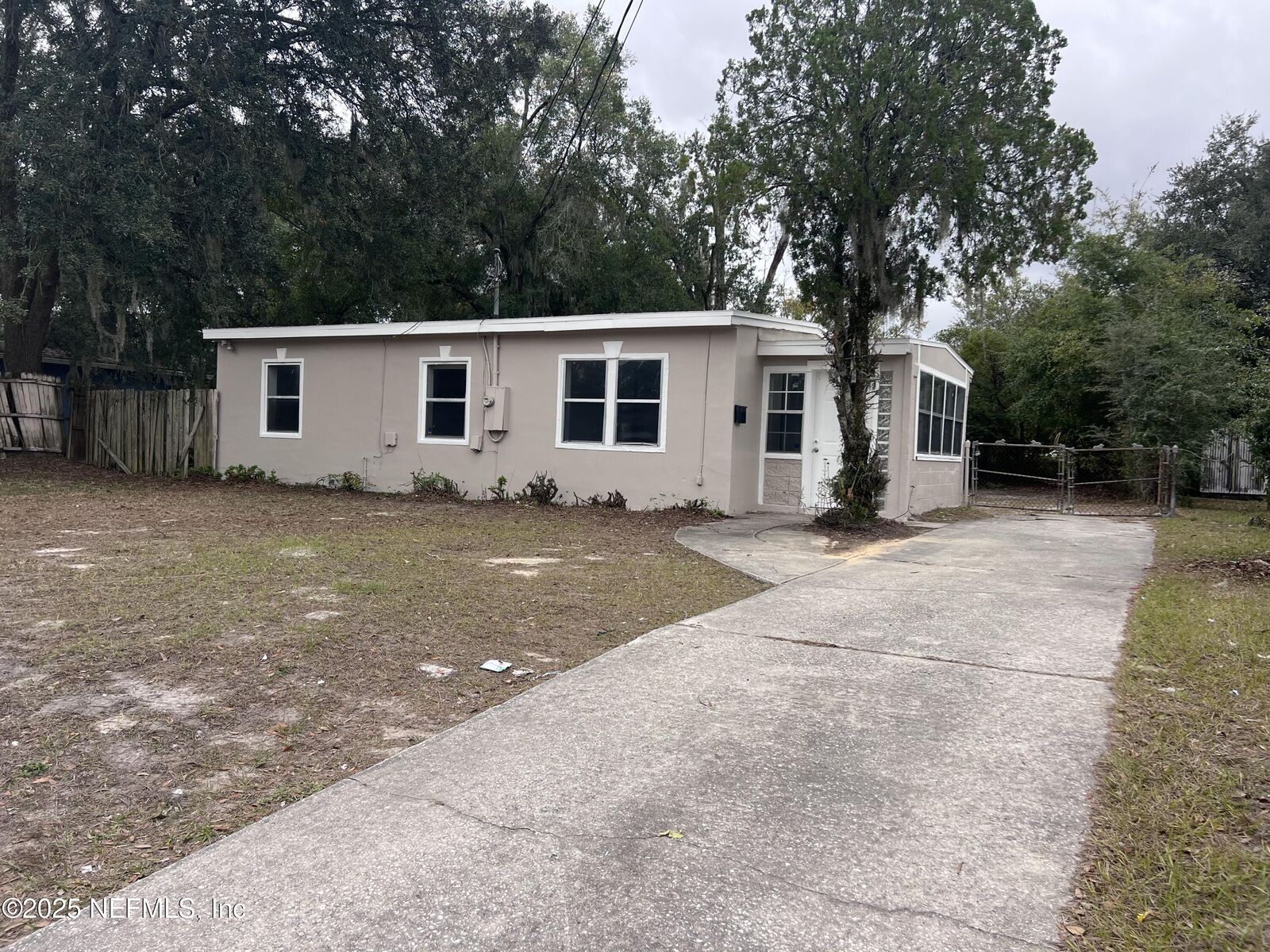 Property Photo:  2644 Edgewood Avenue W  FL 32209 