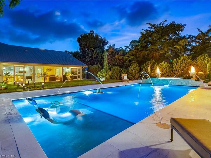 Property Photo:  624 Ridge Dr  FL 34108 