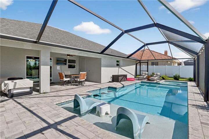 Property Photo:  204 SW 28th St  FL 33914 