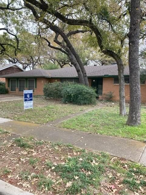 Property Photo:  410 Nottingham Drive  TX 75061 