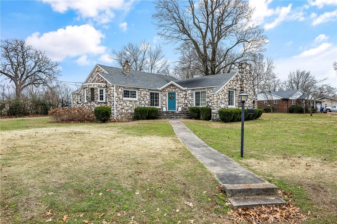 Property Photo:  1201 Oak Ridge Drive  MO 64850 