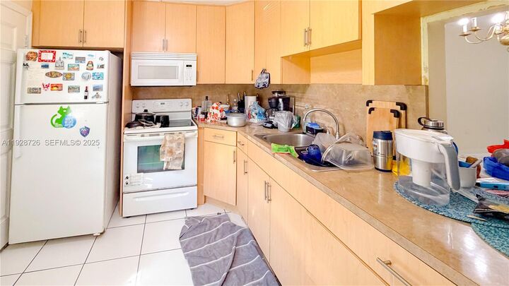 Property Photo: 1101 NE 191st St H108 FL 33179