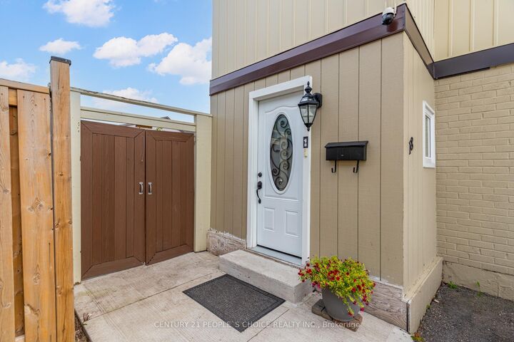 Property Photo:  18 Hernon Court  ON L6S 2B9 