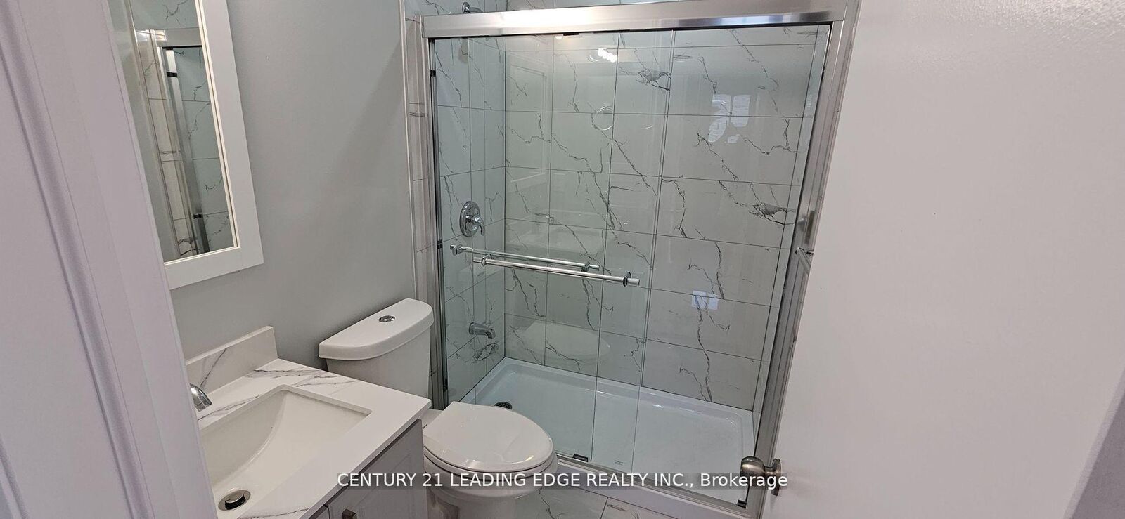 Property Photo:  39 Mallard Crescent Upper  ON L6S 2T7 