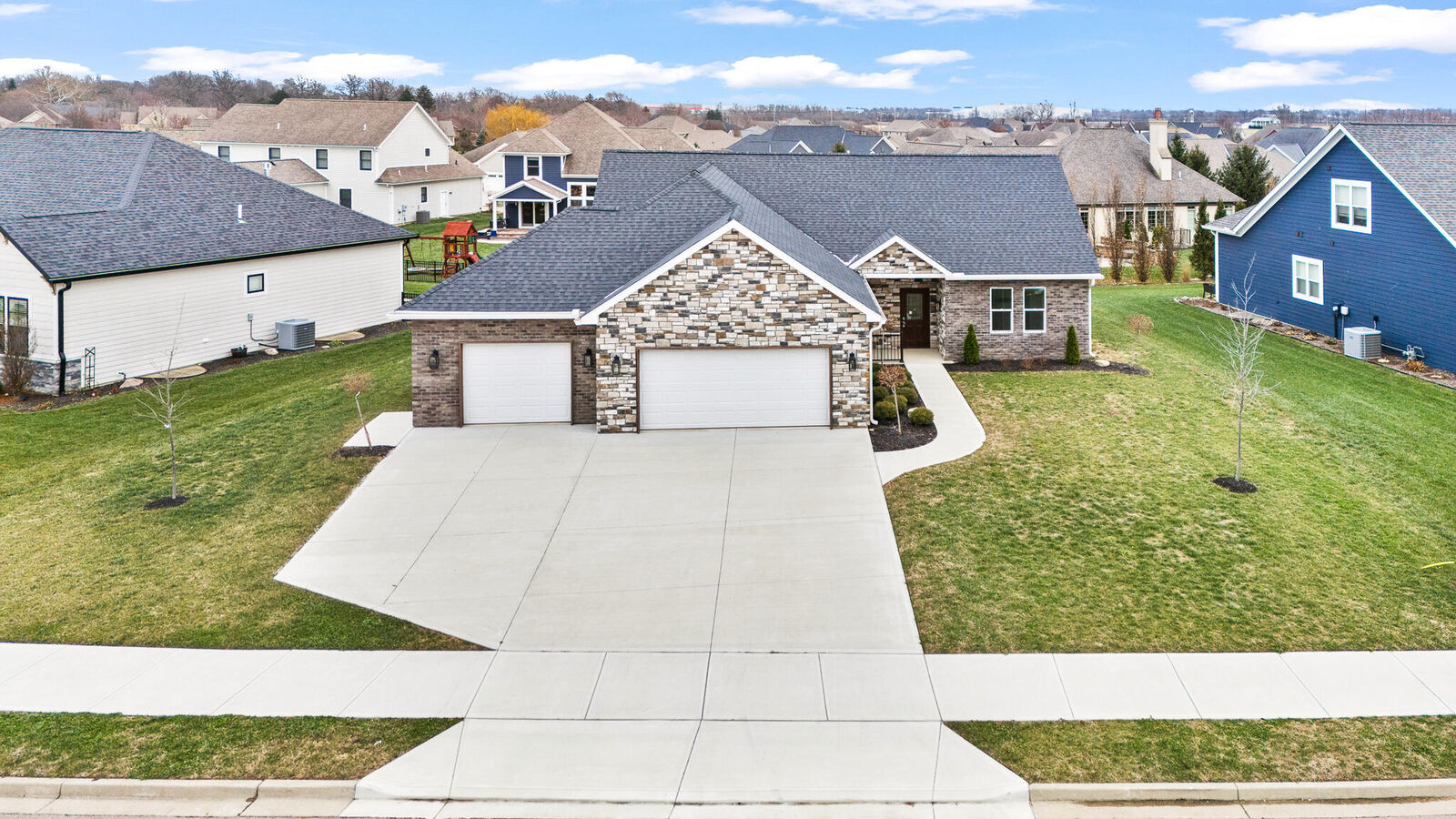 Property Photo: 1050 Rosenthal Drive OH 45373