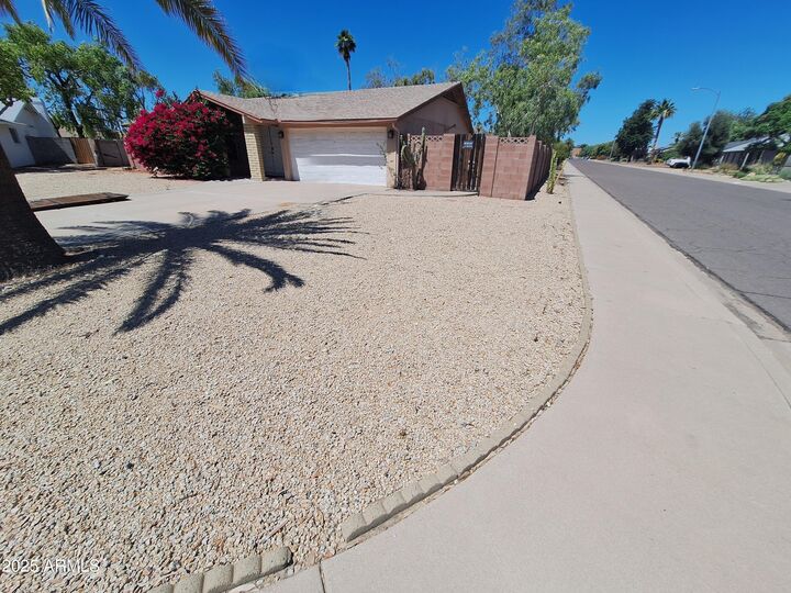 Property Photo:  2839 E Altadena Avenue  AZ 85028 