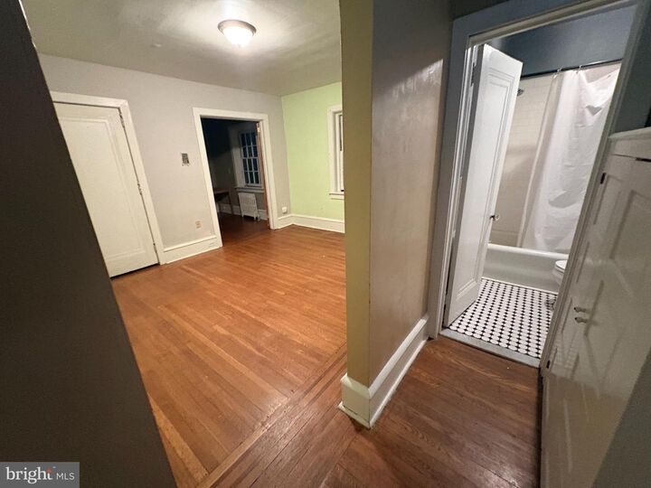 Property Photo:  210 E Maple Avenue B10  NJ 08109 