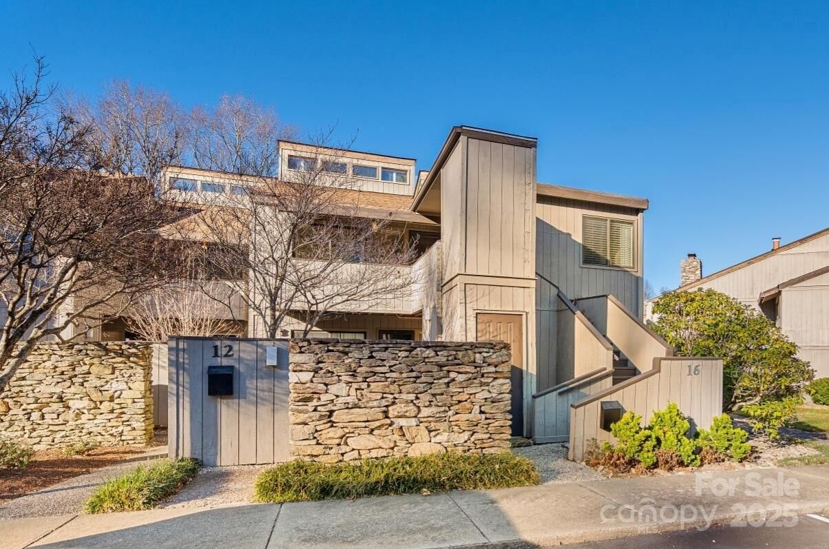 Property Photo:  16 Lakemoor Lane  NC 28739 