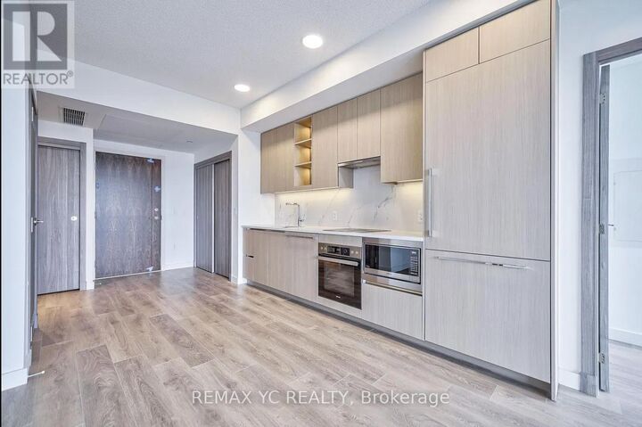 Property Photo:  27 McMahon Drive 3105  ON M2K 0J2 