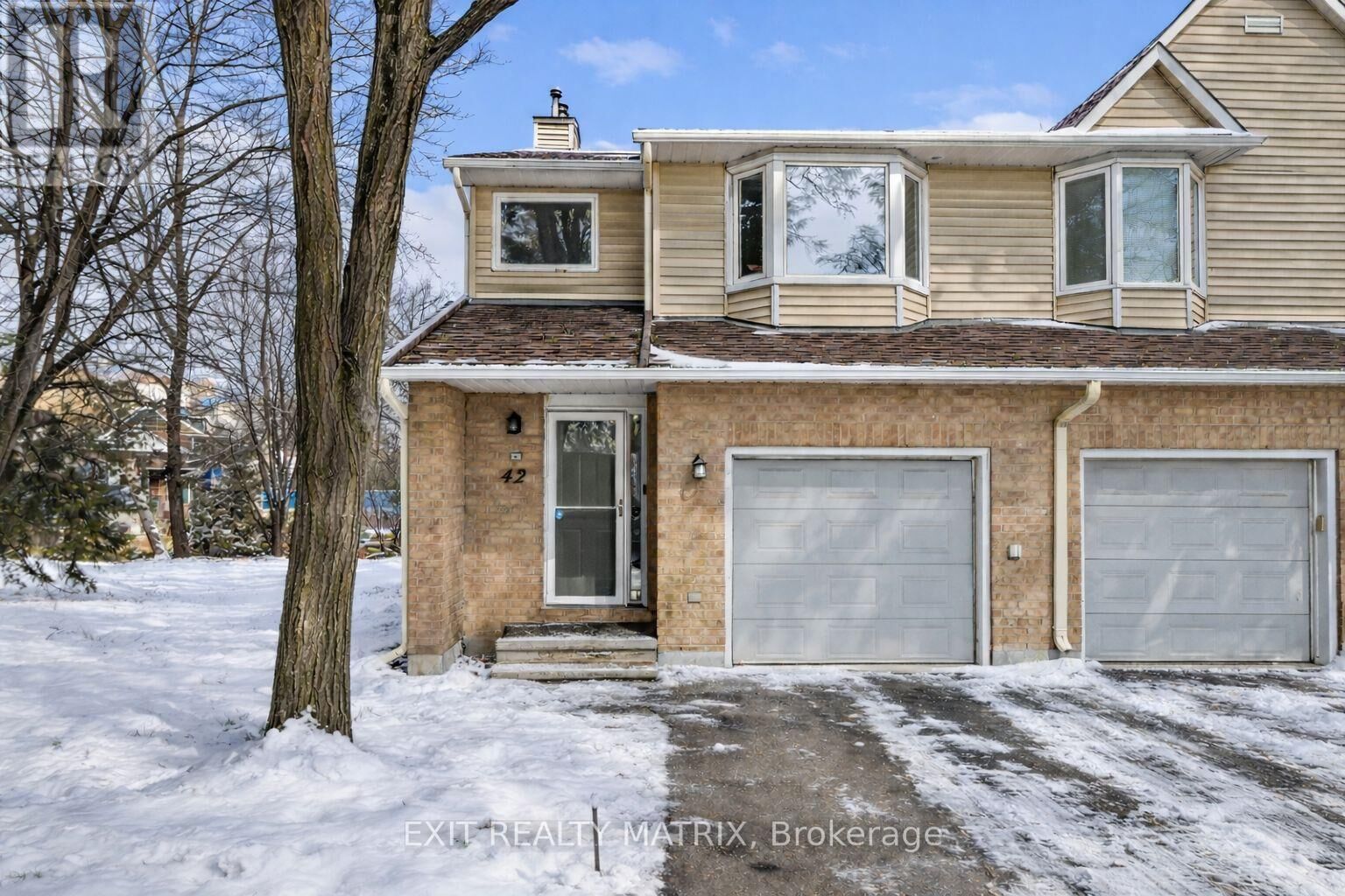 Property Photo:  42 Oakhaven Private 26  ON K1K 4K1 