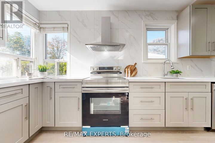 Property Photo: 261 Helmer Avenue ON L3Y 4L8