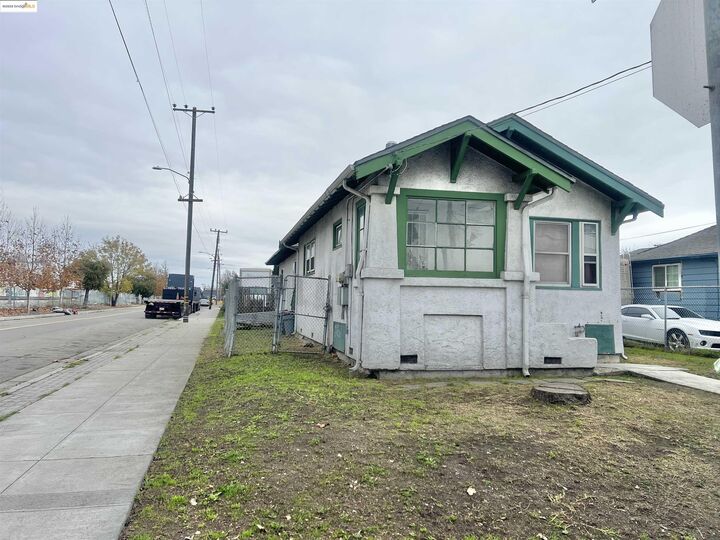 Property Photo:  740 Tyler St  CA 94603 