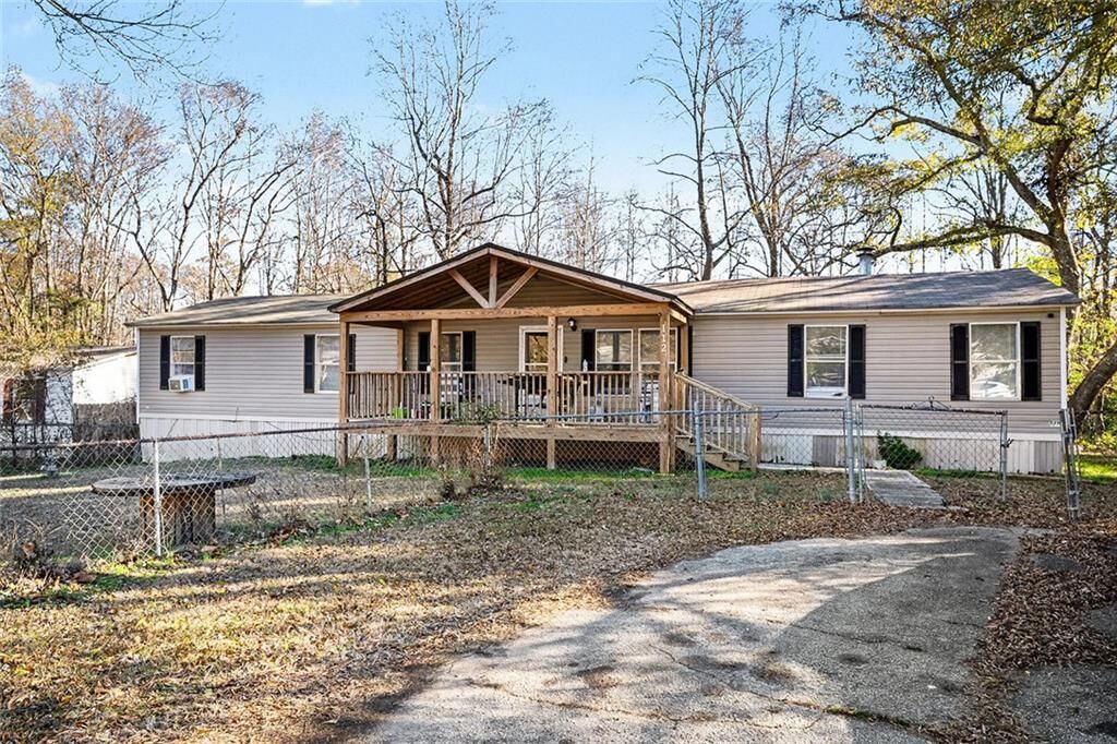 Property Photo:  112 Skyland Drive E  GA 30248 