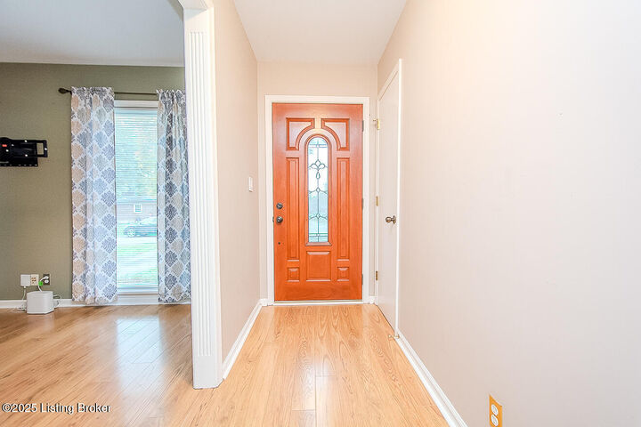 Property Photo: 2209 Old Hickory Rd KY 40299