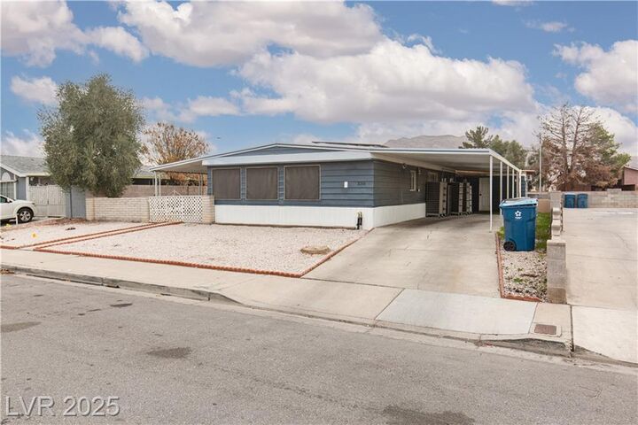 Property Photo: 330 Sir Richard East Drive NV 89110