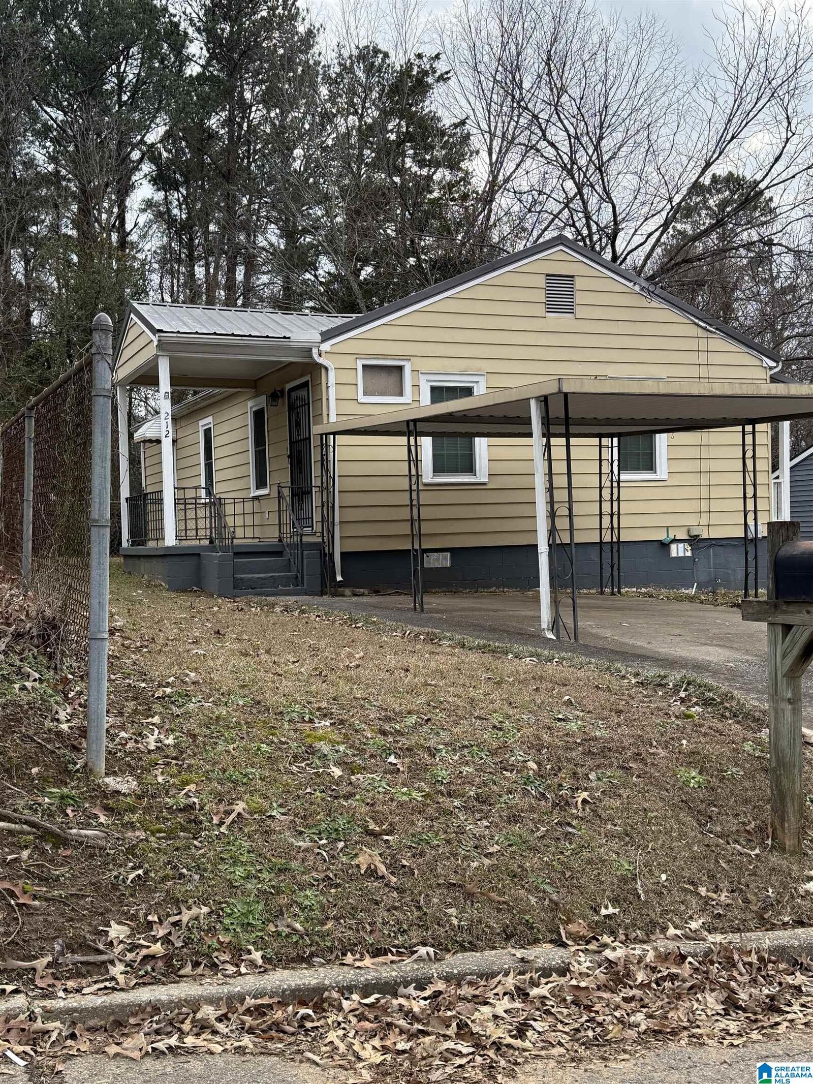 Property Photo: 212 E 29th Street AL 36201