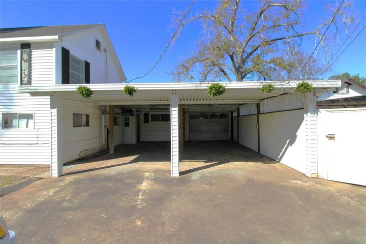 Property Photo:  401 E 5th St  TX 77480 