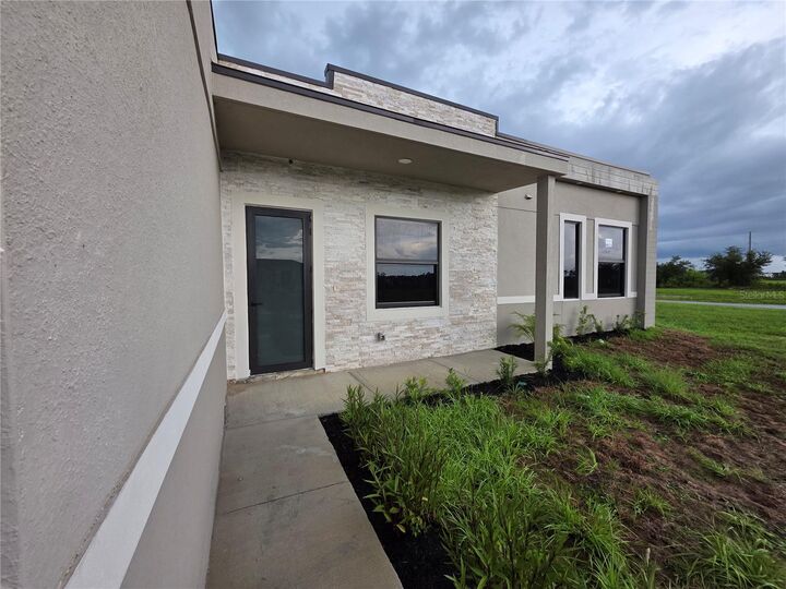 Property Photo:  1324 NE 18th Terrace  FL 33909 