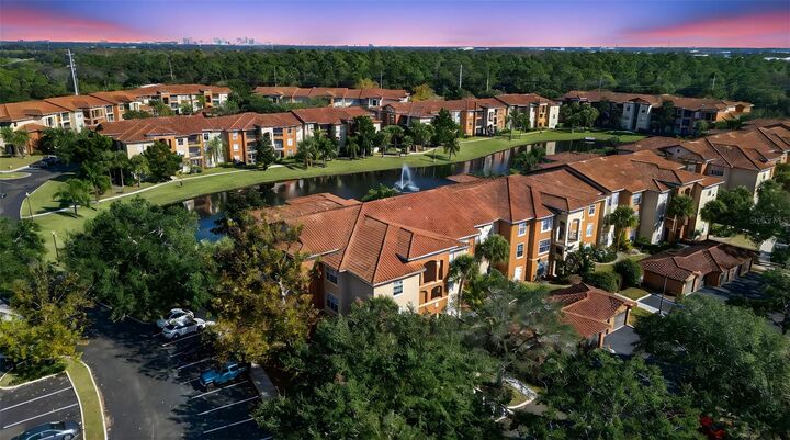 Property Photo:  5572 Metrowest Boulevard 304  FL 32811 