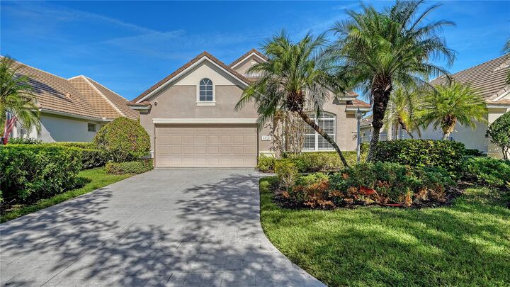 Property Photo: 6519 Oakland Hills Drive FL 34202