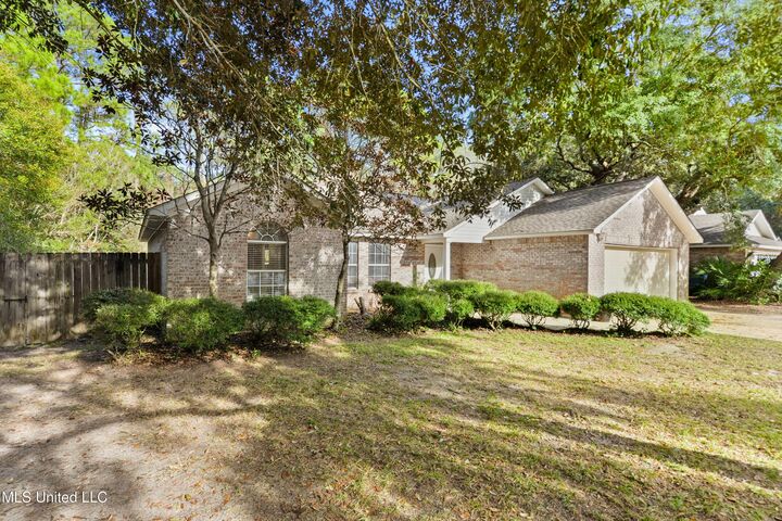 Property Photo: 612 Oak Street MS 39564