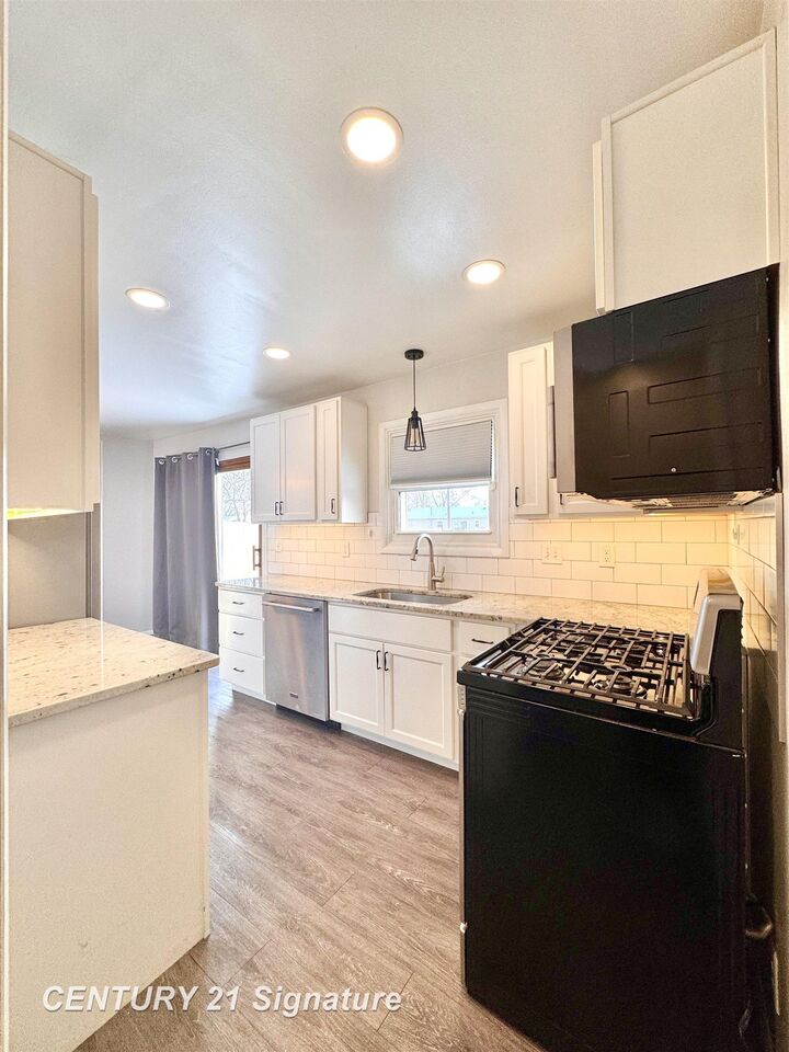 Property Photo:  919 Stinson Drive  MI 48604 