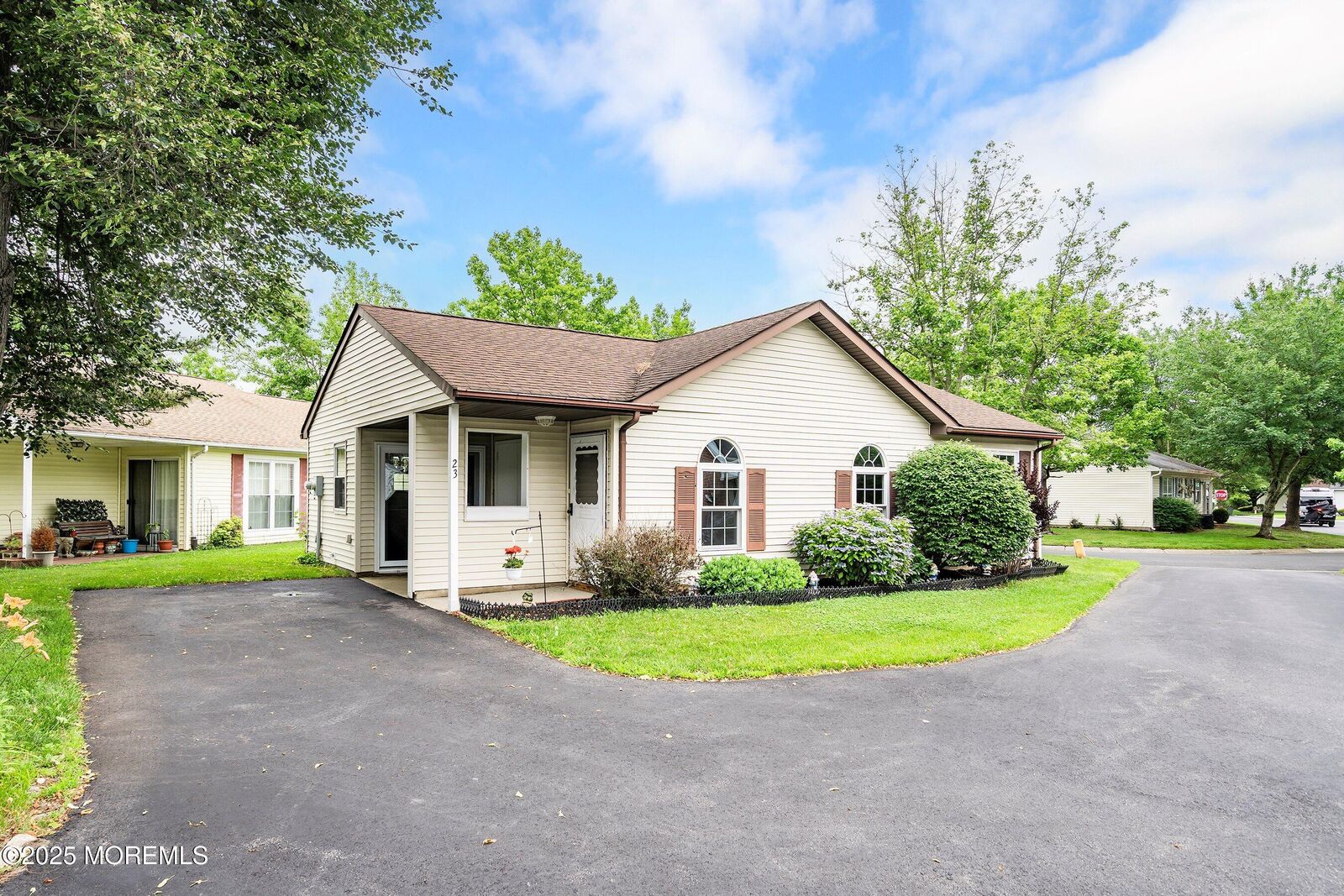 Property Photo:  23 Datchet Close 1000  NJ 07728 