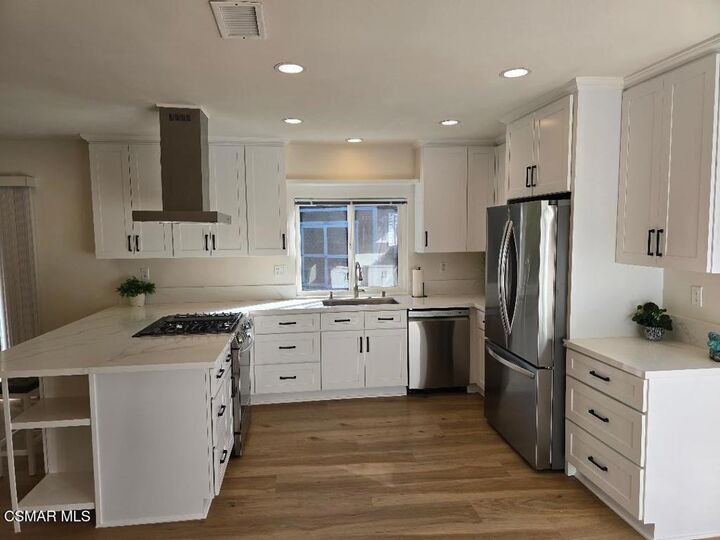Property Photo: 1404 Suffolk Avenue CA 91360
