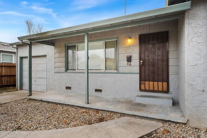 Property Photo:  4540 Summit Way  CA 95820 