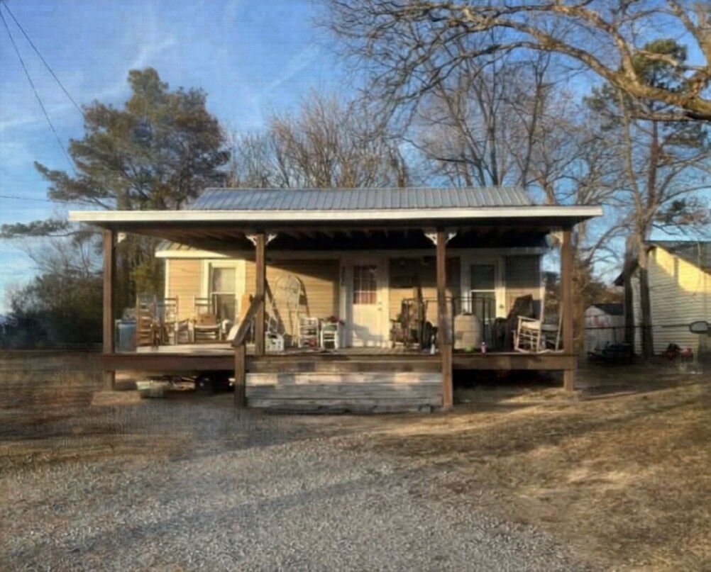 Property Photo:  300 W Tennessee St W  TN 38450 