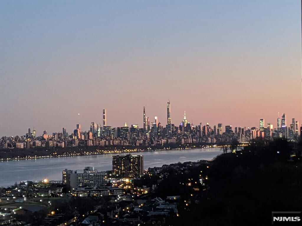 Property Photo:  3 Horizon Road 1002  NJ 07024 