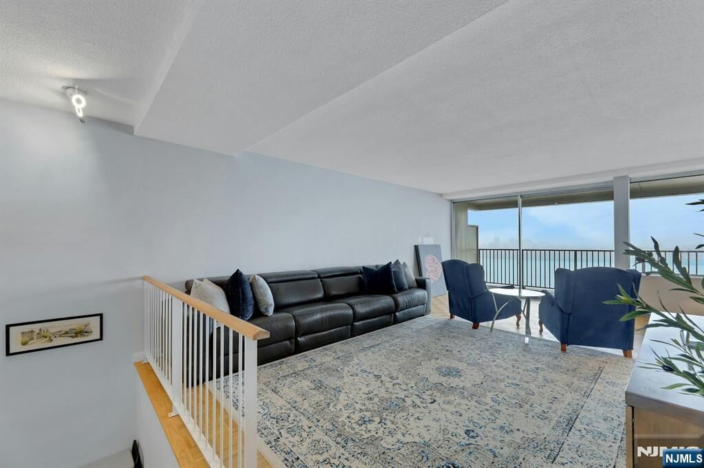 Property Photo:  3 Horizon Road 1002  NJ 07024 