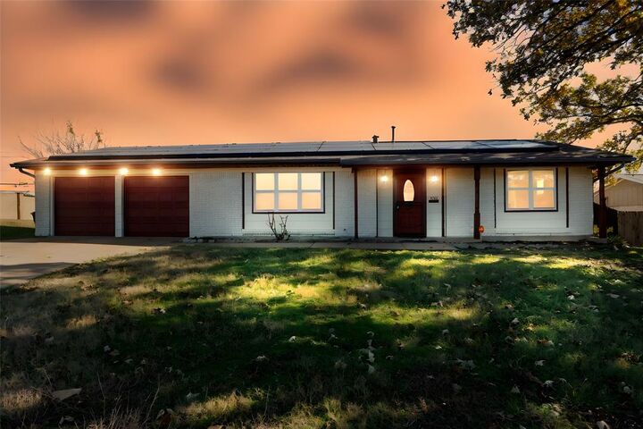 Property Photo:  5405 Lubbock Avenue  TX 76133 