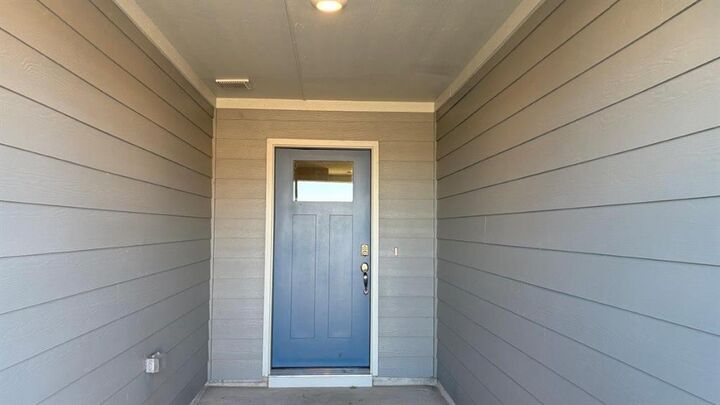 Property Photo: 4207 Cornerstone Circle TX 76048