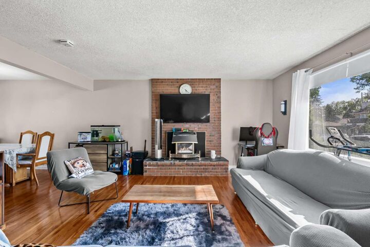 Property Photo:  2220 38 Street SW  AB T3E 3E2 