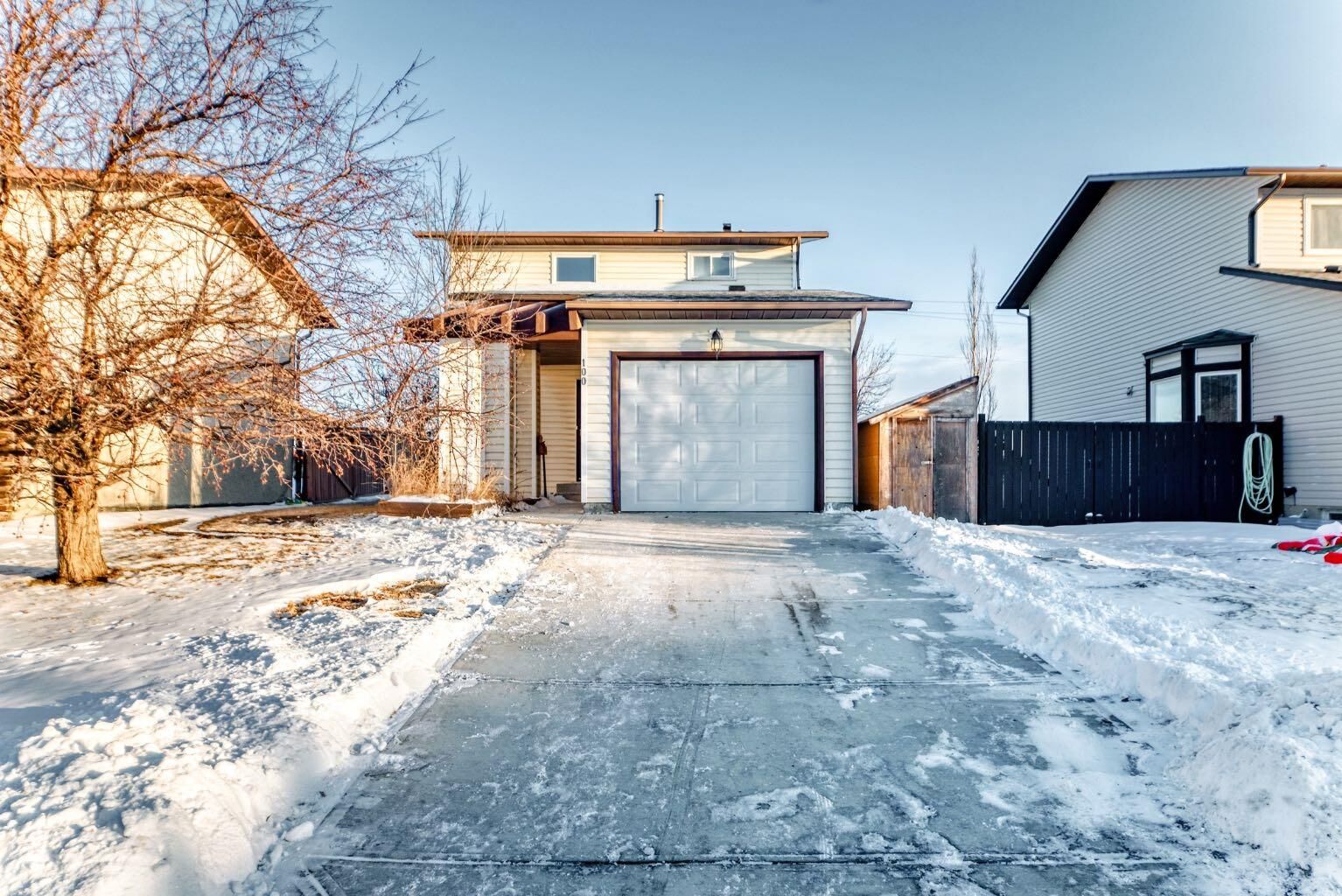 Property Photo:  100 Beddington Circle NE  AB T3K 1K6 