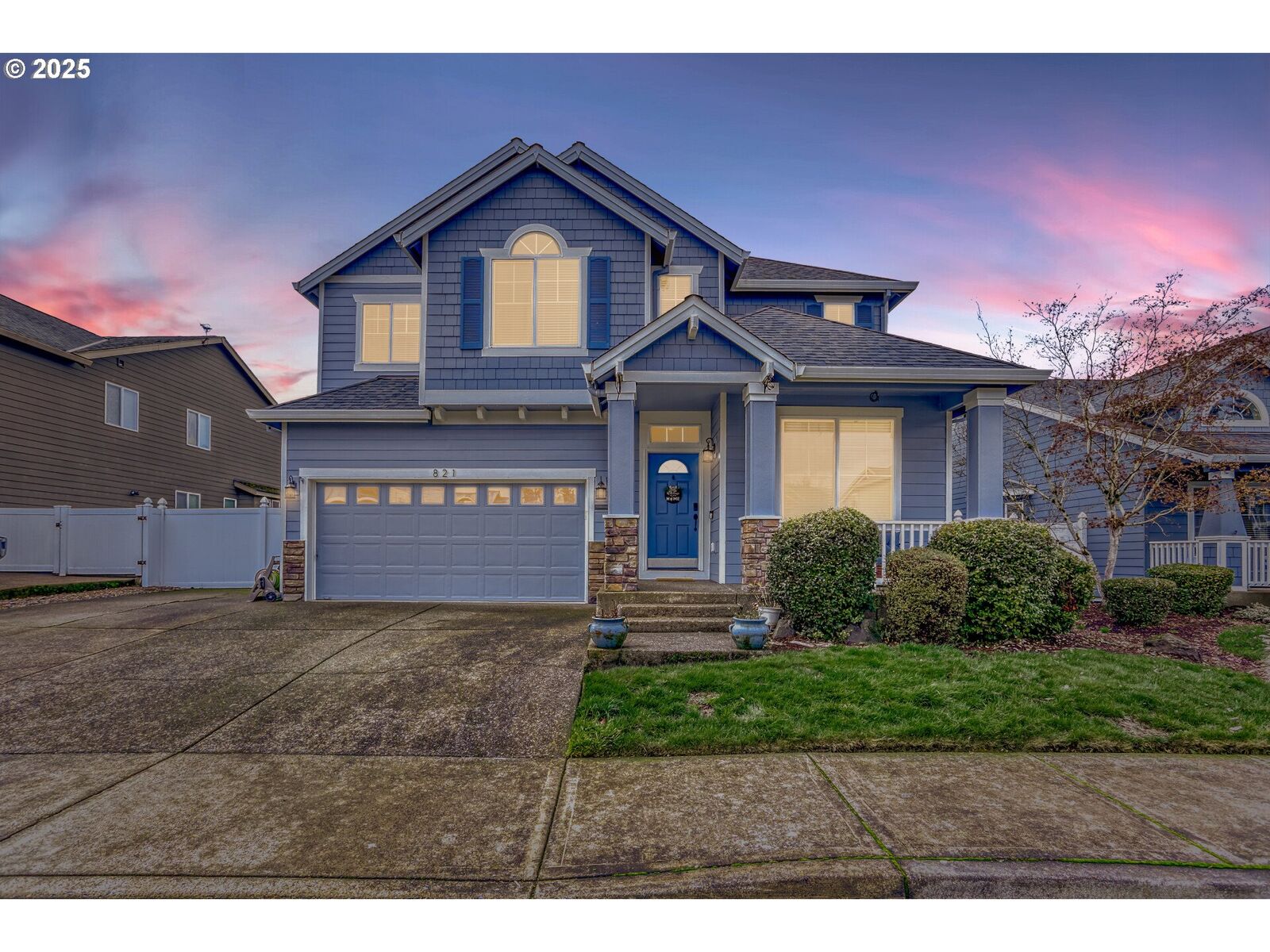 Property Photo:  821 N 27th Ave  OR 97113 