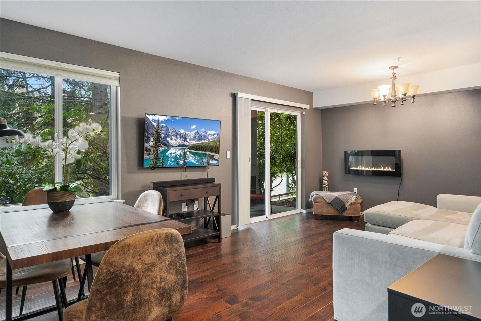 Property Photo:  5589  Lakemont Boulevard SE 1702  WA 98006 