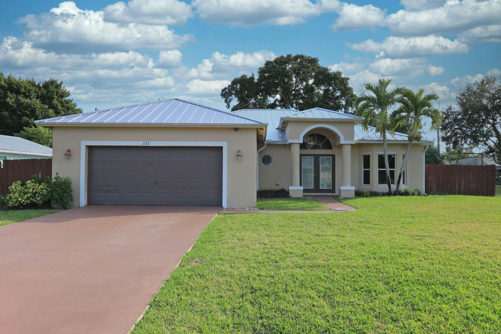 Property Photo:  232 SE Verada Avenue  FL 34983 