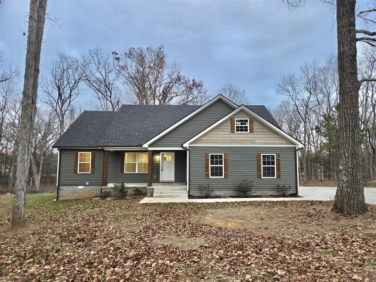 Property Photo:  105 Woodhurst Lane  KY 42276 