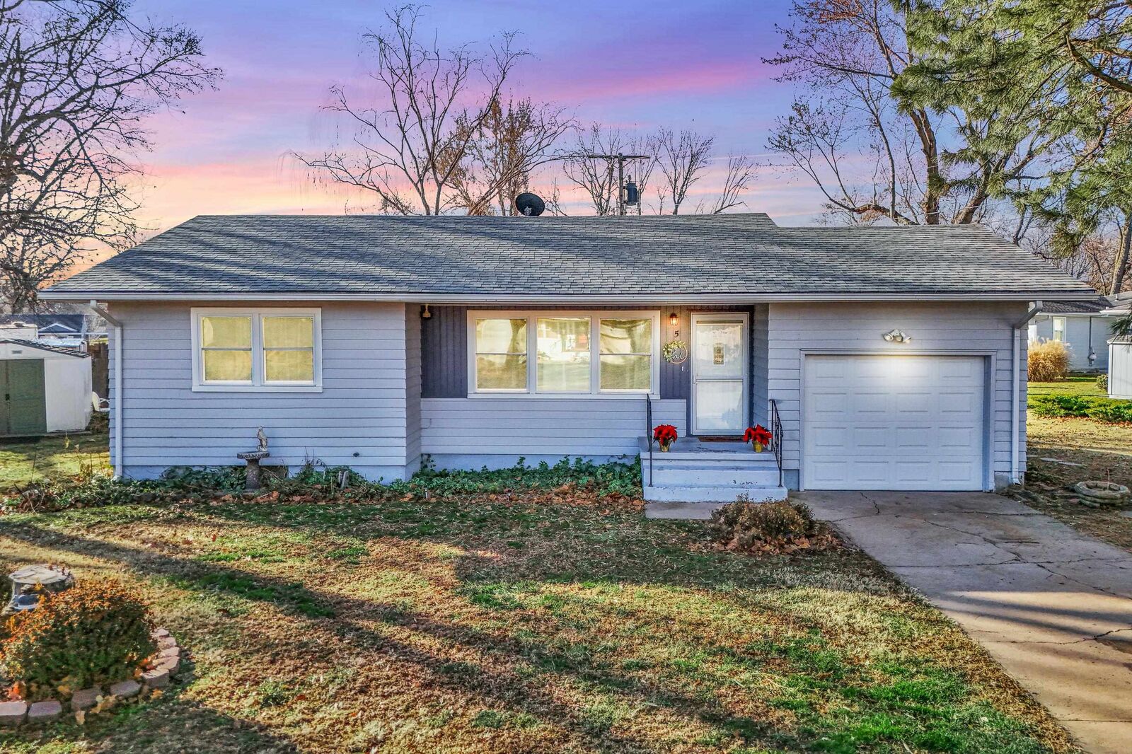 Property Photo:  5 Grove Ct  KS 67114 