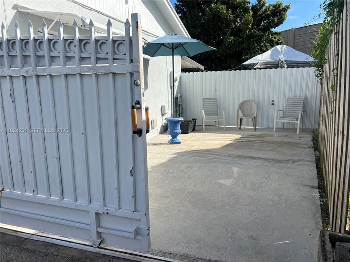 Property Photo: 26121 SW 130th Ave FL 33032