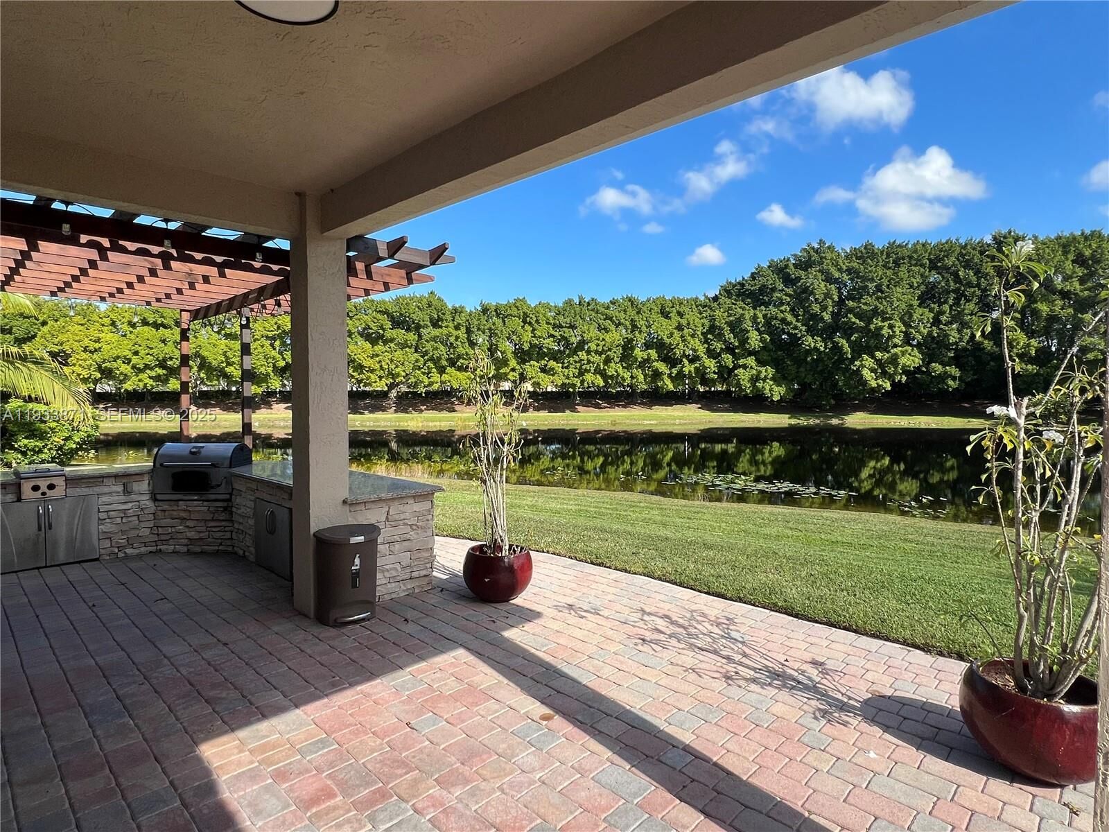 Property Photo:  3809 W Eagle Ct 3809  FL 33331 